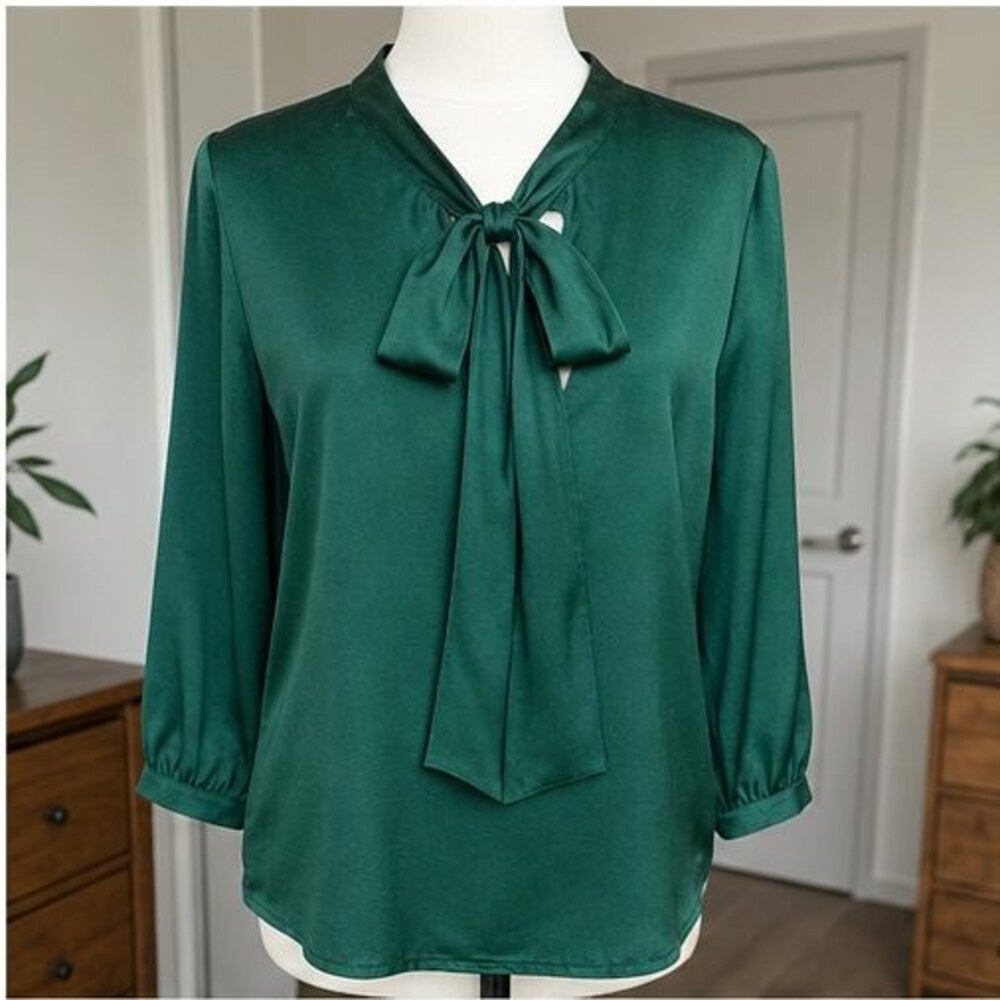 Emerald V Neck Top